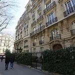 Apartment Overlooking The Tour Eiffel
