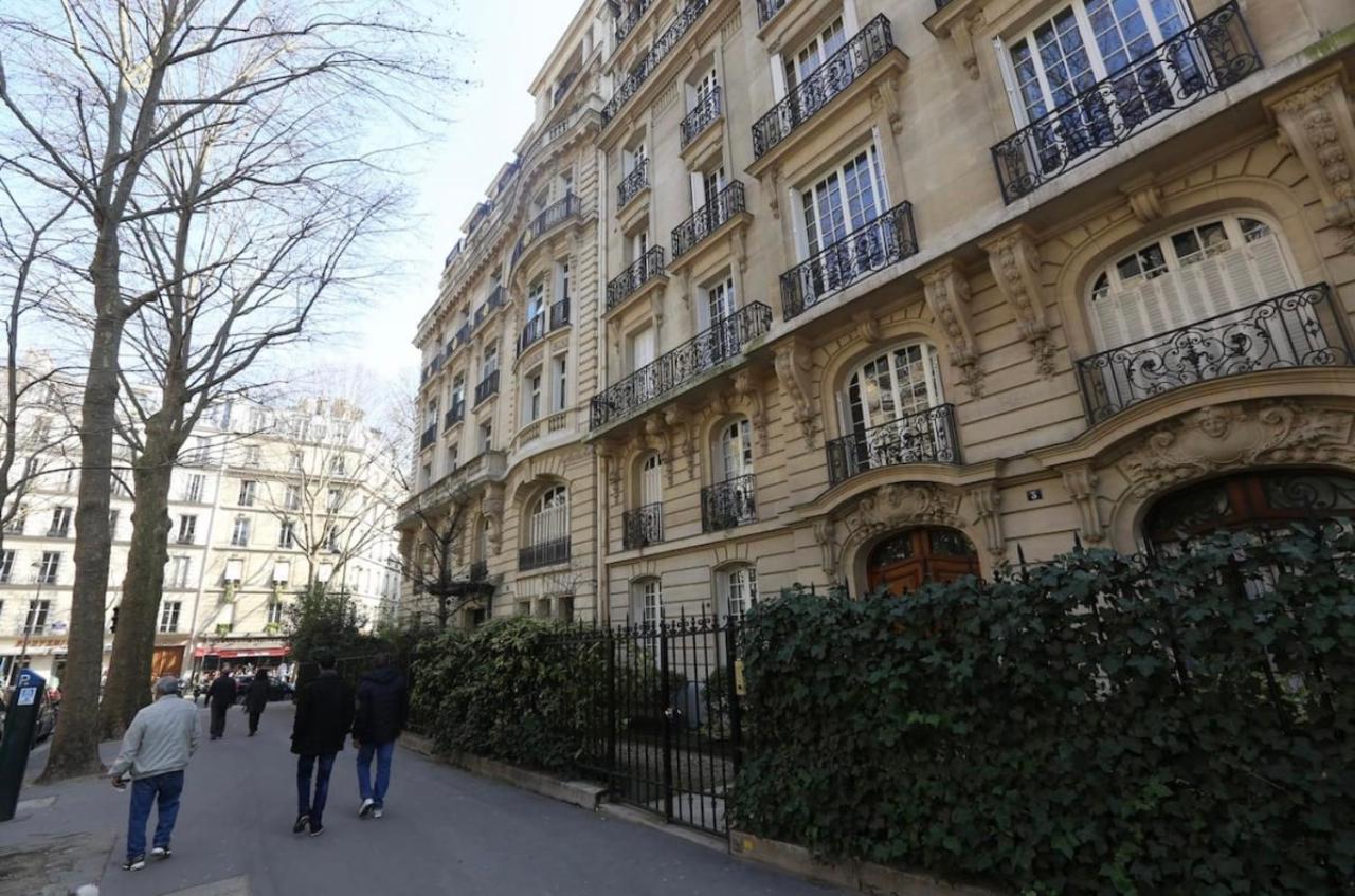Apartment Overlooking The Tour Eiffel